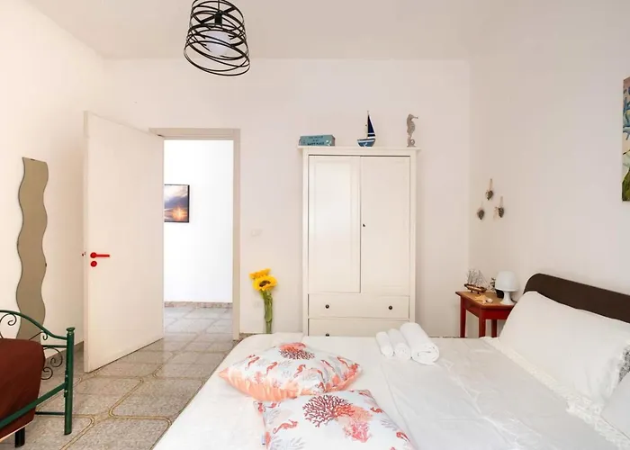 Villa Sunny Haven In Torre Lapillo